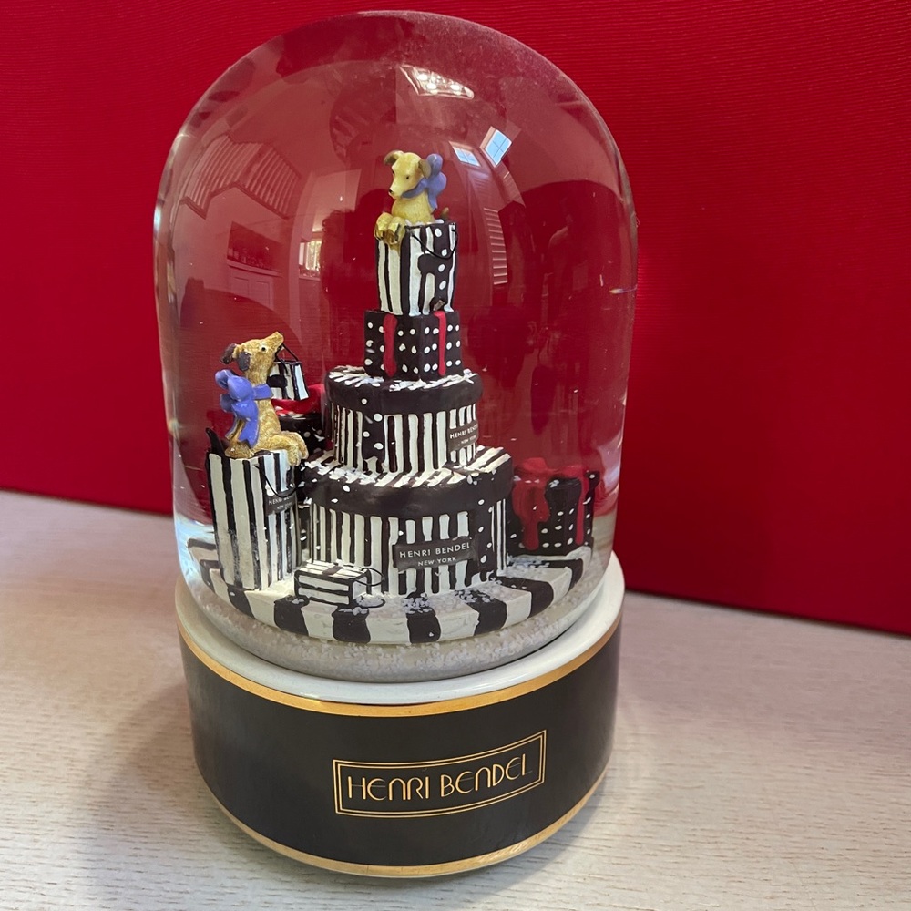henri bendel Dog Shopping Bag and Gift Boxes snow globe